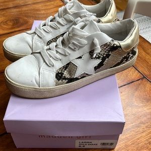 EUC Steve Madden sneakers